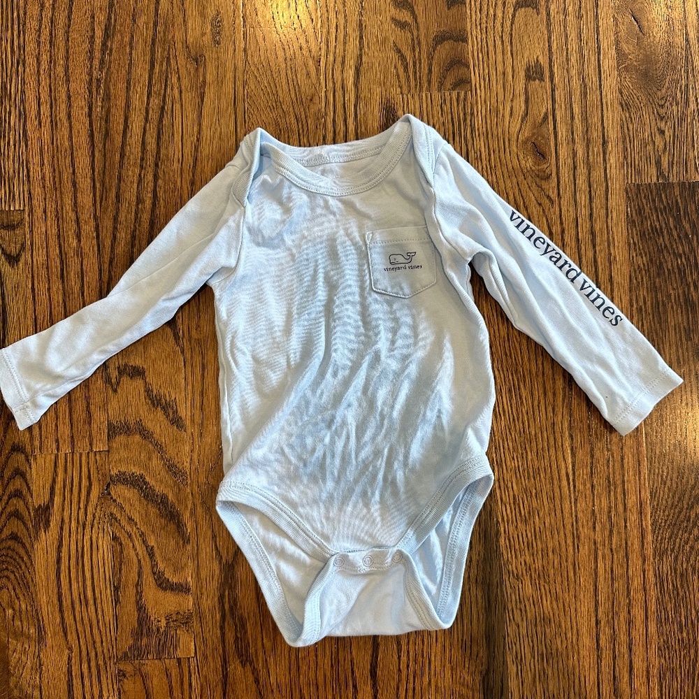 Vineyard Vines Vintage Whale Onesie 6-12 Months Blue